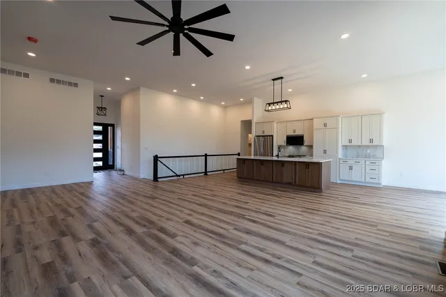 $1,325,000 | 106 West Cross Fox Trail, Camdenton, MO 65020