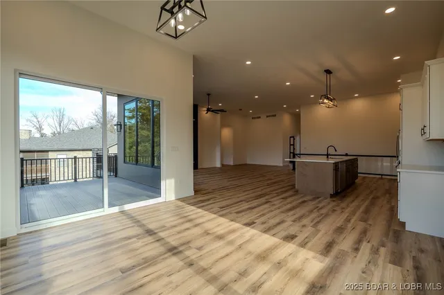 $1,325,000 | 106 West Cross Fox Trail, Camdenton, MO 65020