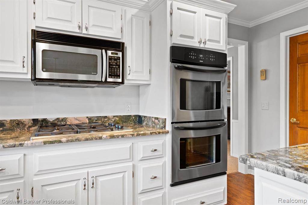 3681 Newcastle Drive Rochester Hills, MI 48306 - Photo 13 of 40