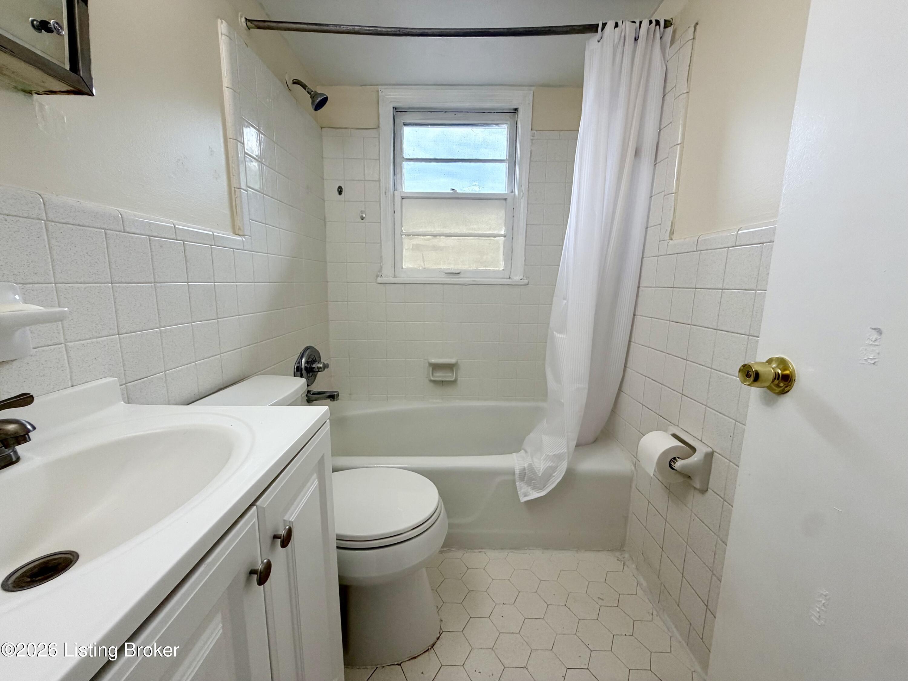 1718 Tempest Way, Unit 3 Louisville, KY 40216 - Photo 7 of 10 IMG_7689