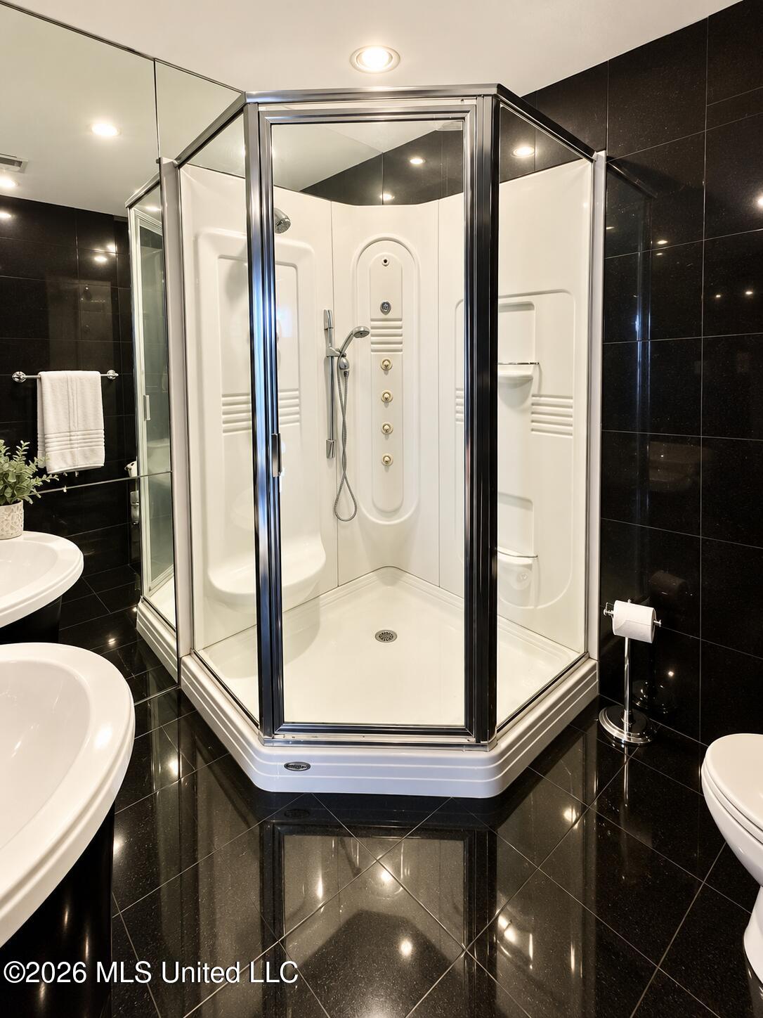 61 Breakers Lane Ridgeland, MS 39157 - Photo 13 of 18 Master Shower
