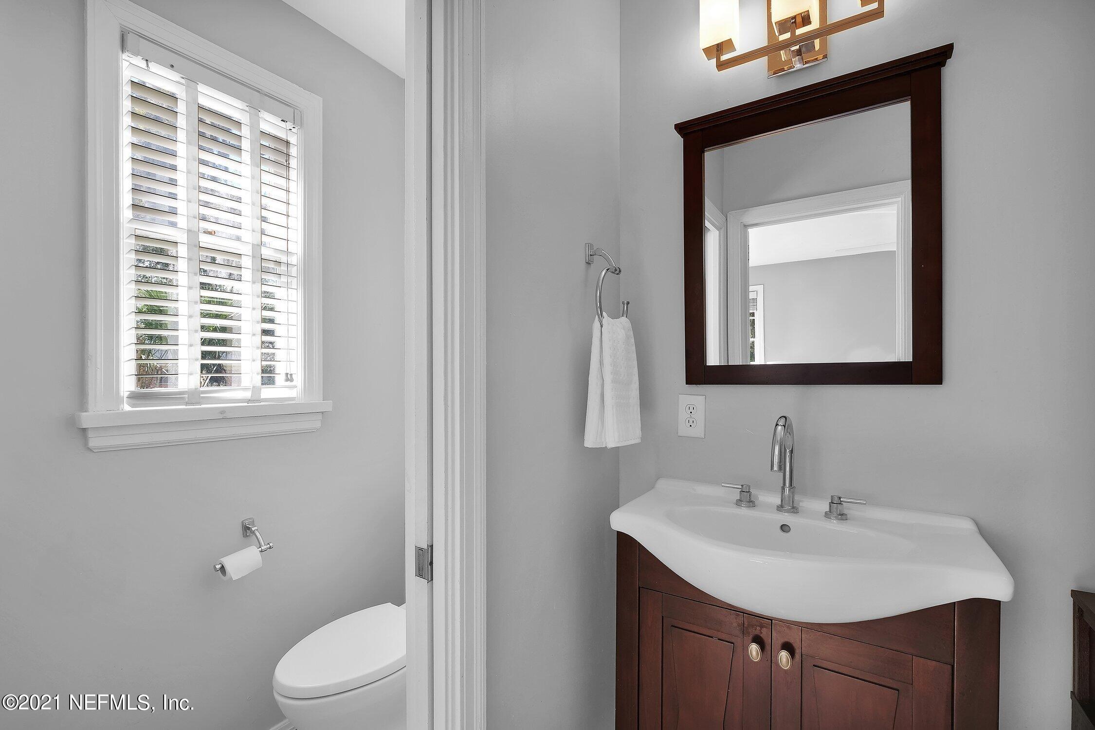 1614 Dunsford Road Jacksonville, FL 32207 - Photo 13 of 24 a bathroom with a toilet sink and mirror