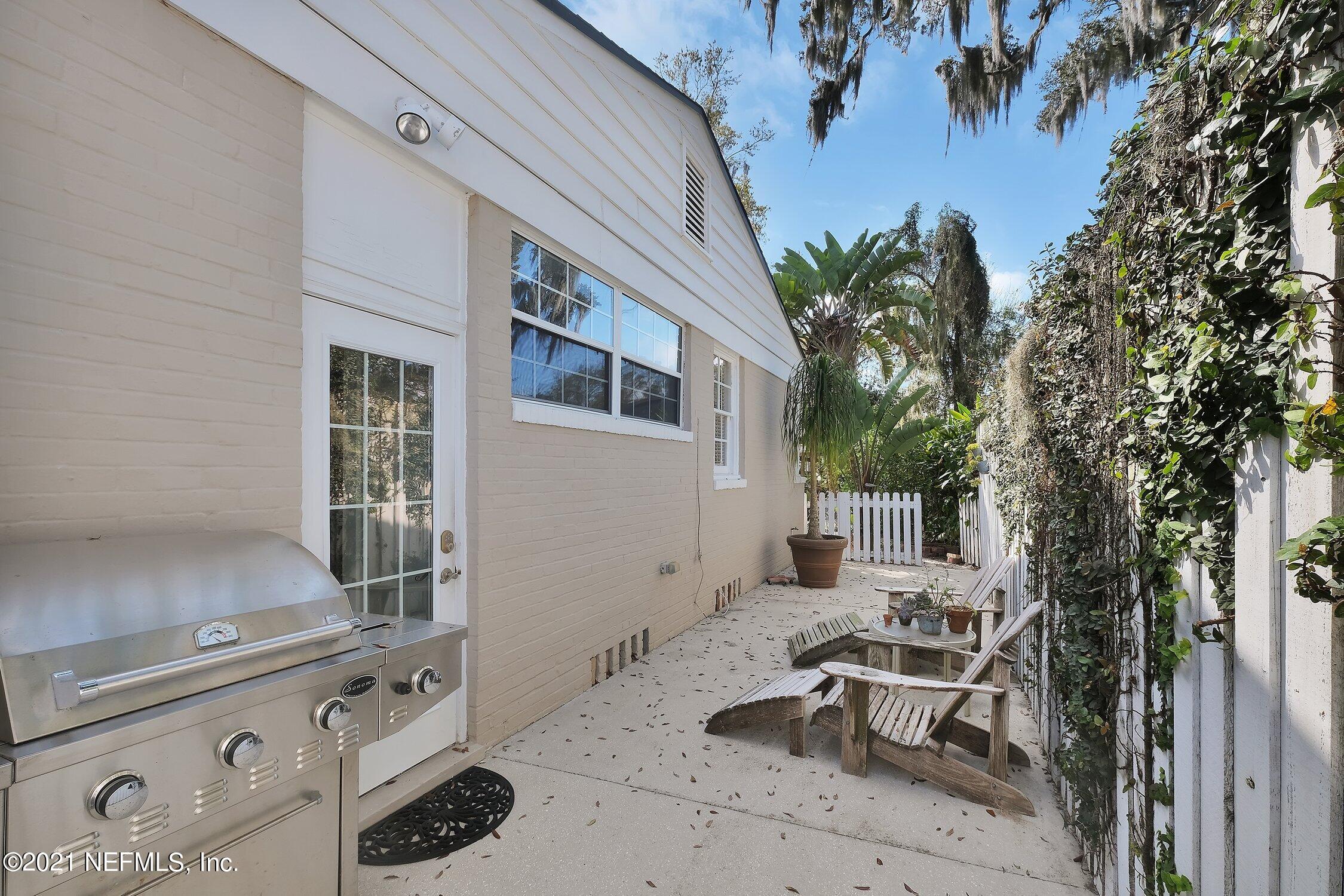 1614 Dunsford Road Jacksonville, FL 32207 - Photo 18 of 24 a backyard of a house with outdoor seating