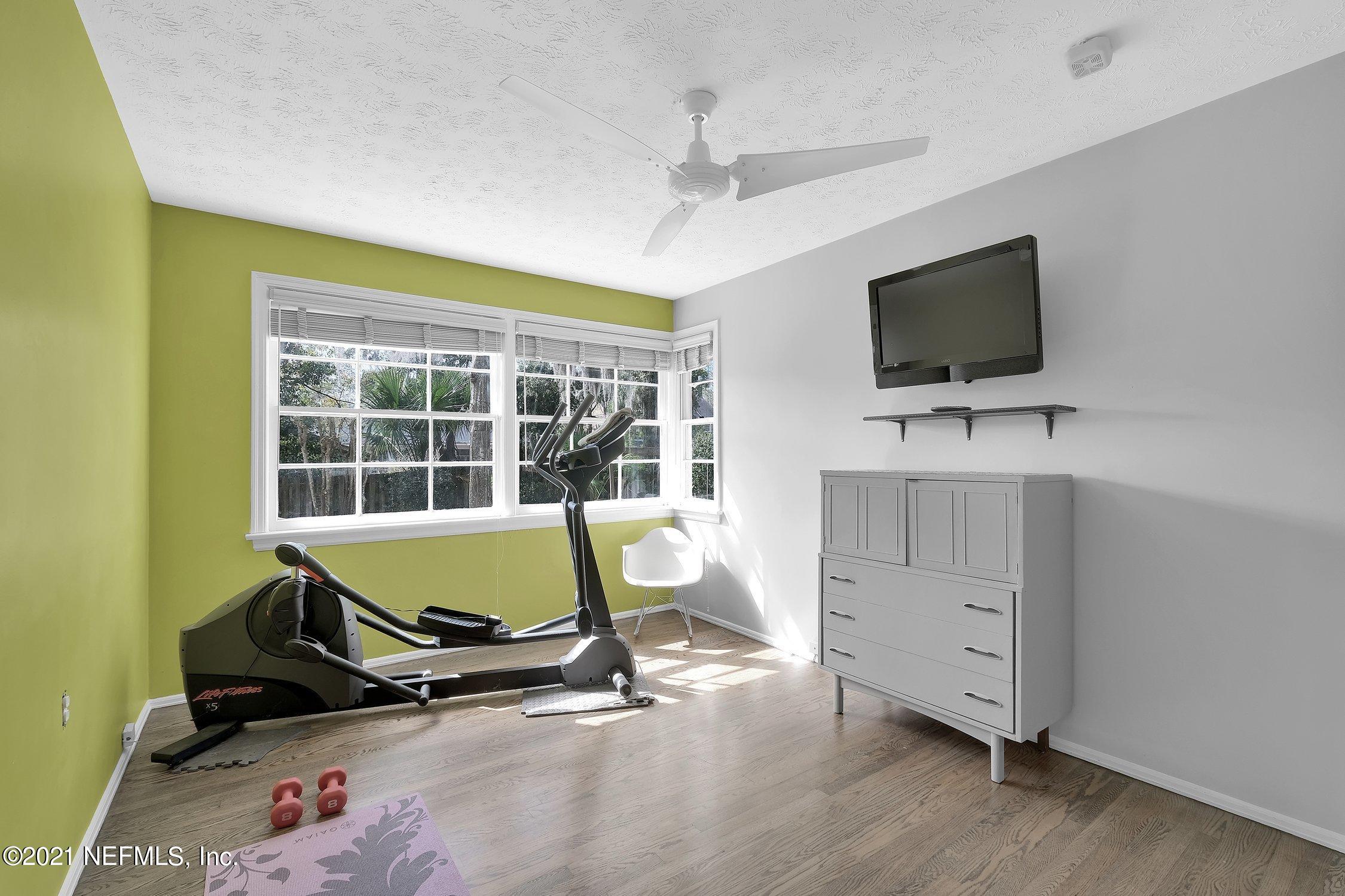 1614 Dunsford Road Jacksonville, FL 32207 - Photo 19 of 24 a living room with furniture and a flat screen tv