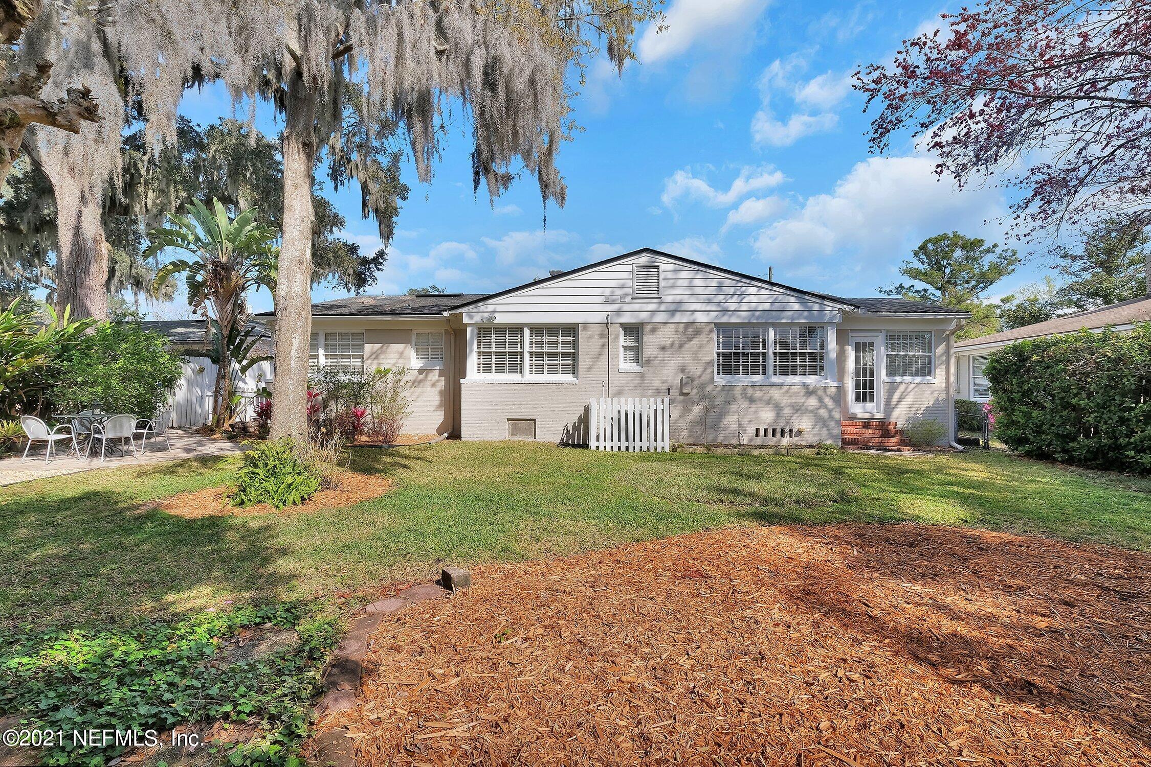 1614 Dunsford Road Jacksonville, FL 32207 - Photo 22 of 24 a front view of a house with garden