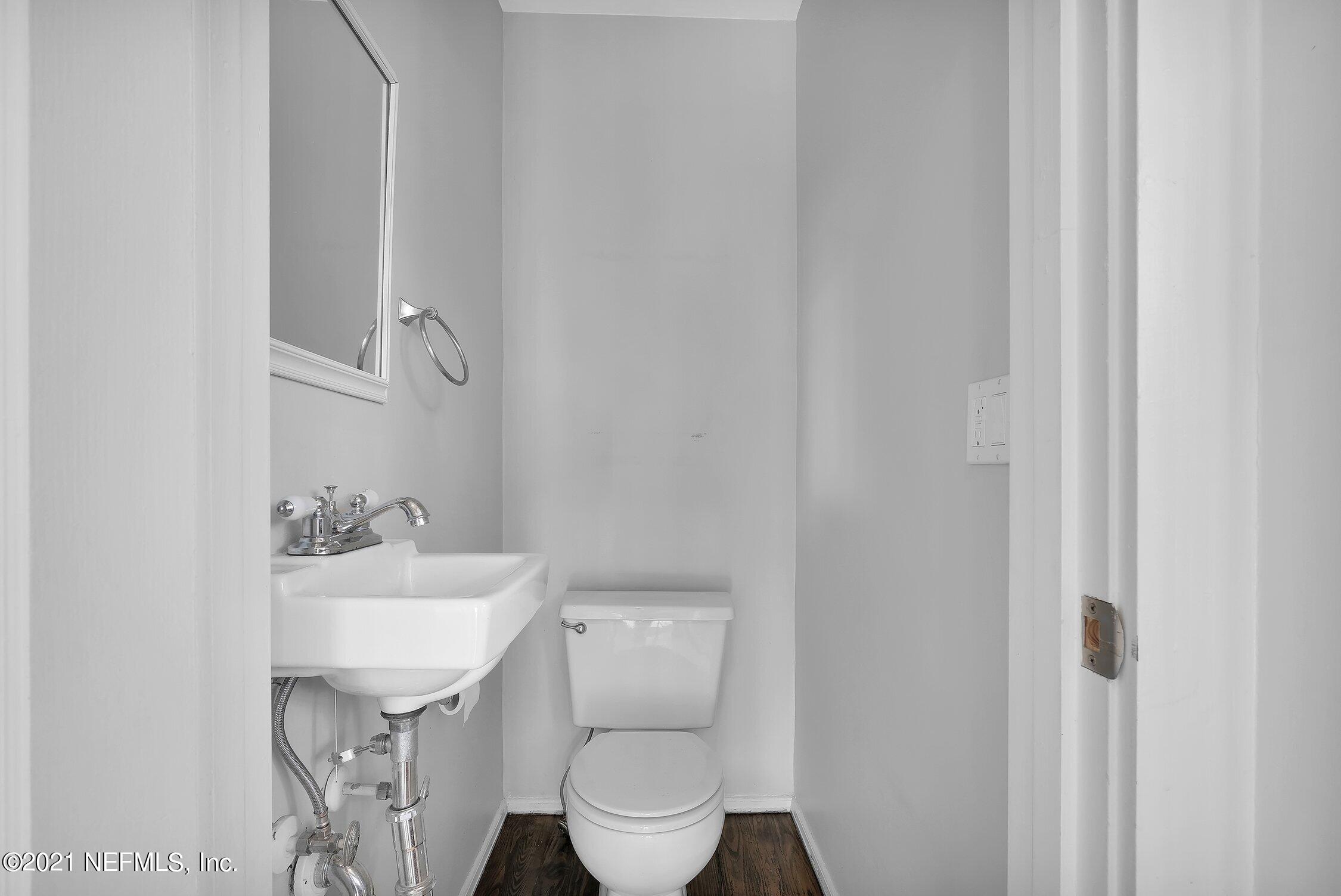 1614 Dunsford Road Jacksonville, FL 32207 - Photo 23 of 24 a bathroom with a sink toilet and a mirror