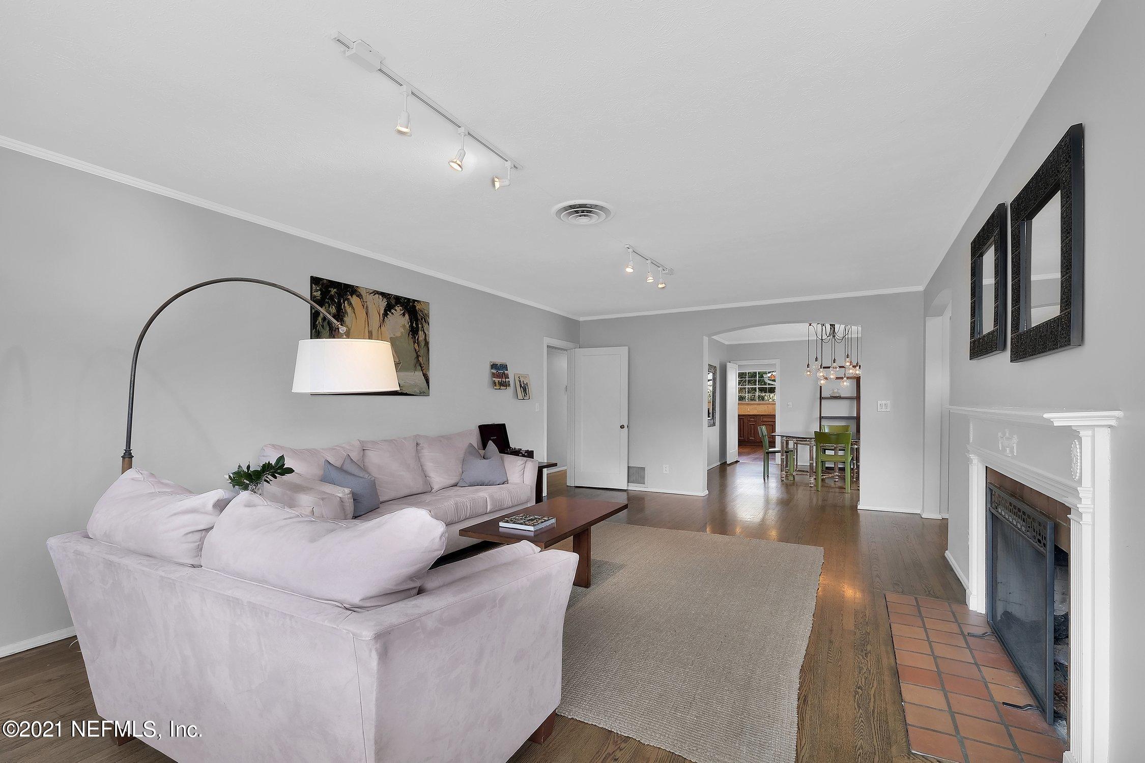 1614 Dunsford Road Jacksonville, FL 32207 - Photo 6 of 24 a living room with furniture and a fireplace