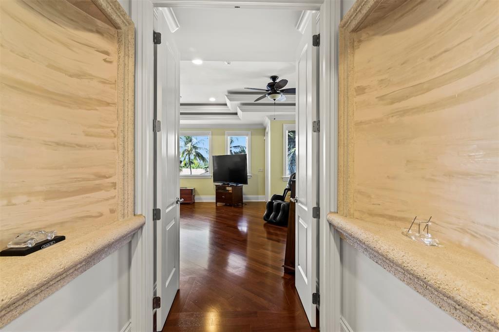 4431 Northeast 24th Avenue Lighthouse Point, FL 33064 - Photo 18 of 40 50