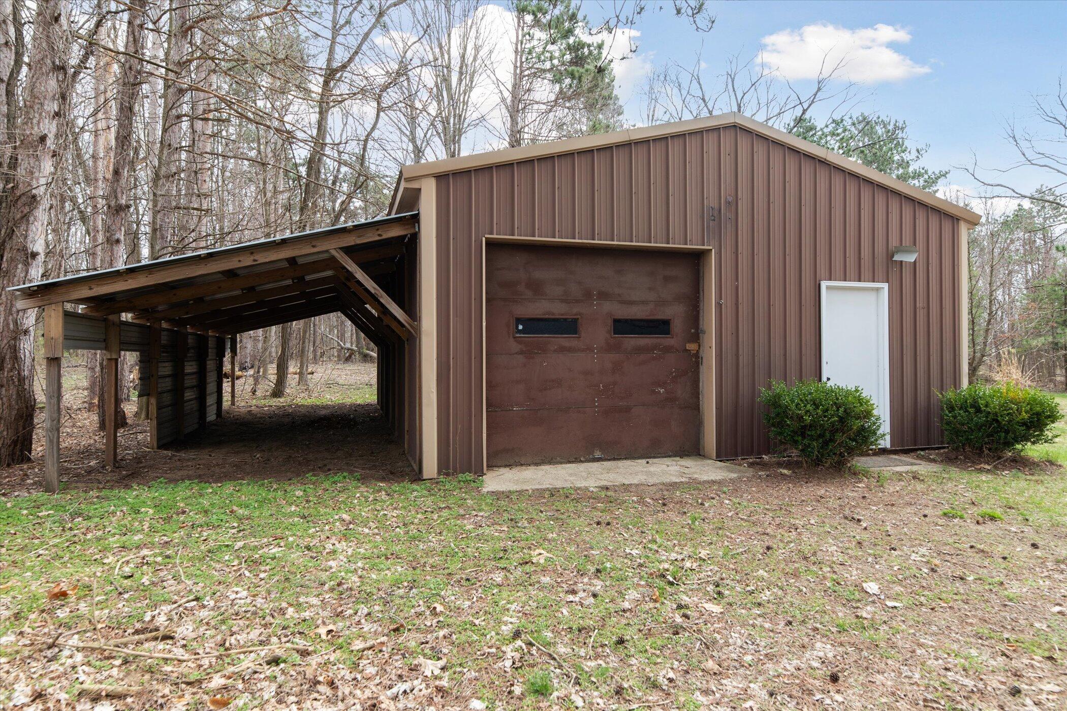 323 13th Street Plainwell, MI 49080 - Photo 42 of 47 Barn!