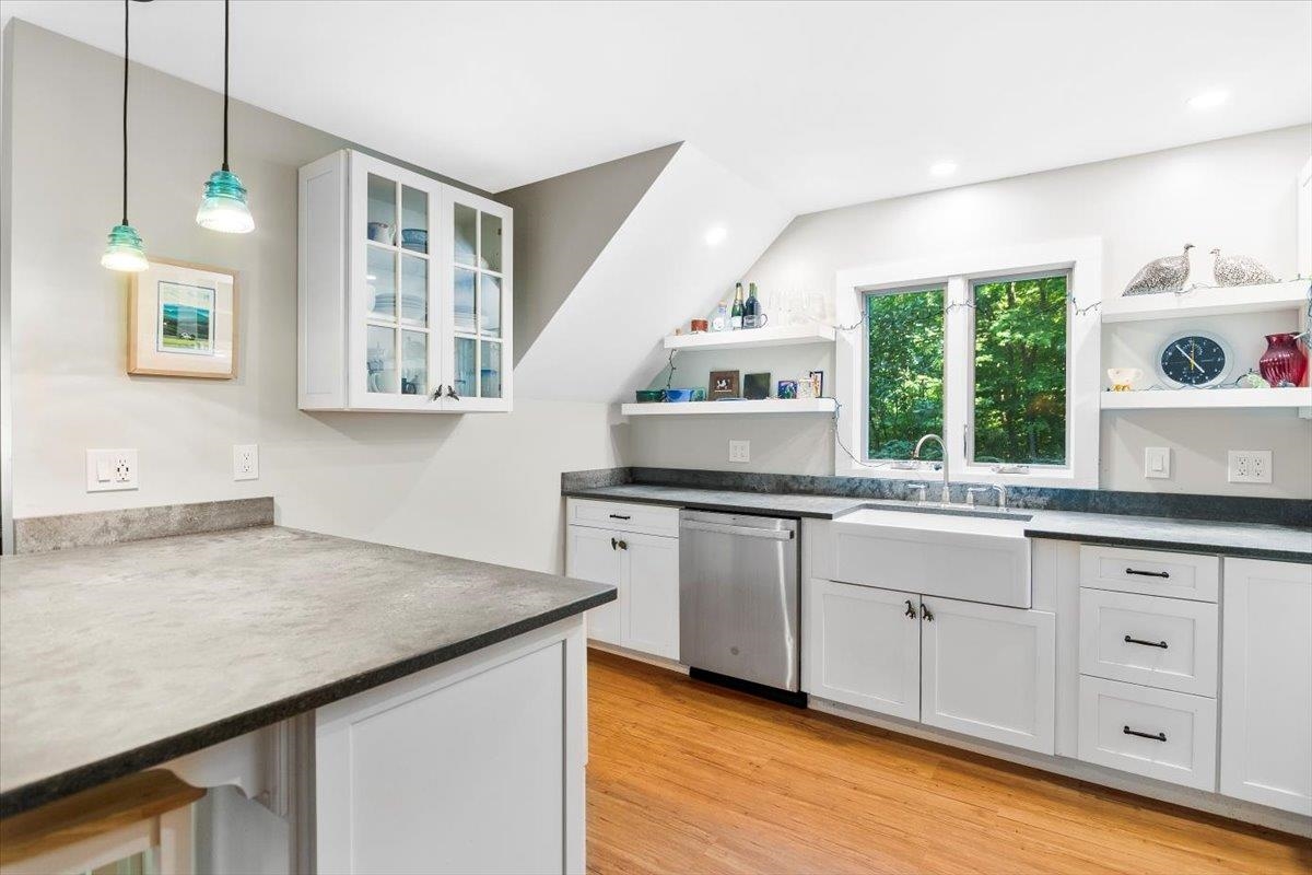 509 Thompson Pond Road Pownal, VT 05261 - Photo 9 of 41