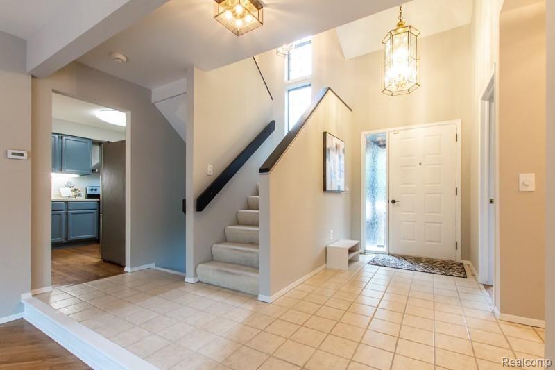 985 Stag Ridge Road Rochester Hills, MI 48309 - Photo 4 of 33