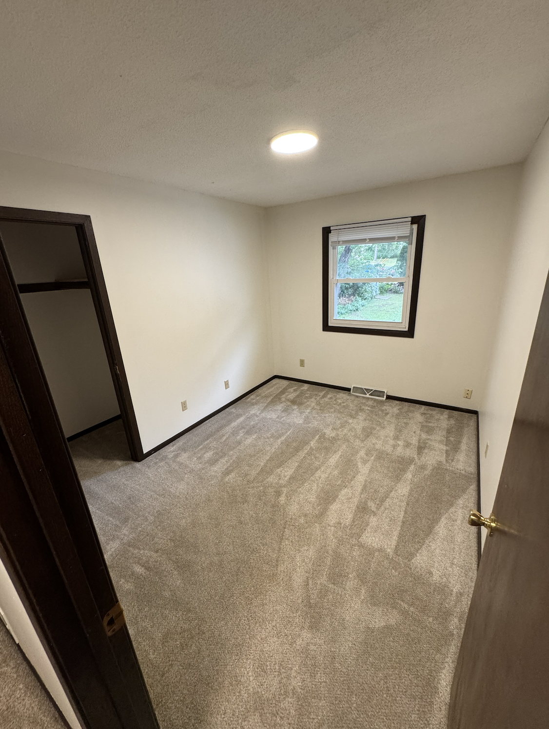 571 County Rd B East Maplewood, MN 55117 - Photo 6 of 11