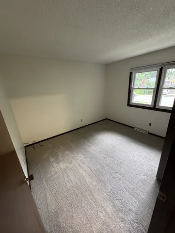 $1,995 | 571 County Rd B East, Maplewood, MN 55117