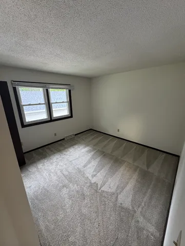 $1,995 | 571 County Rd B East, Maplewood, MN 55117