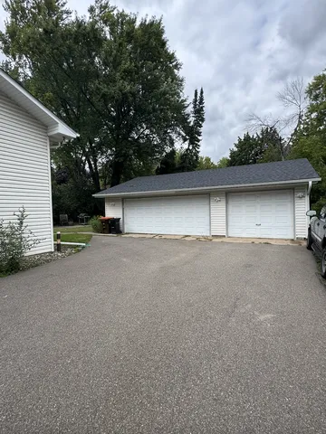 $1,995 | 571 County Rd B East, Maplewood, MN 55117