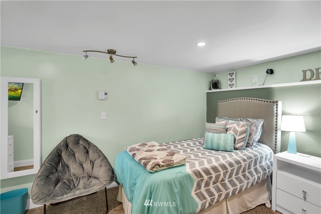 11655 160th Avenue Southeast Renton, WA 98059 - Photo 17 of 29 Gallery Image 17