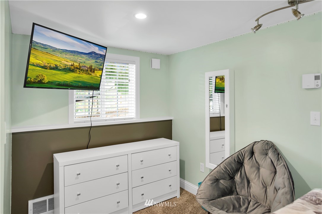 11655 160th Avenue Southeast Renton, WA 98059 - Photo 18 of 29 Gallery Image 18