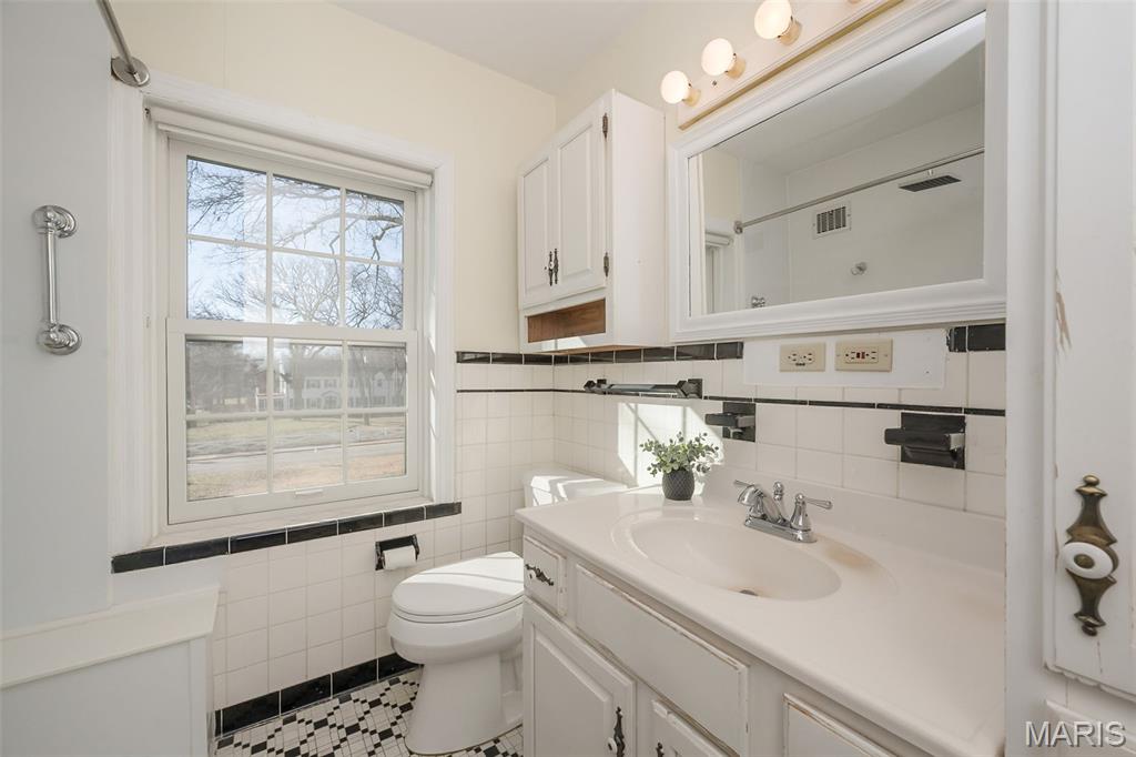 1140 South Geyer Road Kirkwood, MO 63122 - Photo 26 of 54