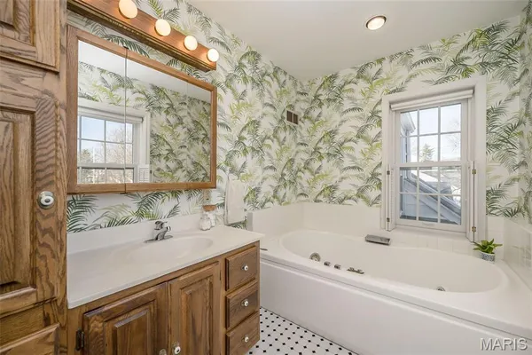 $595,000 | 1140 South Geyer Road, Kirkwood, MO 63122
