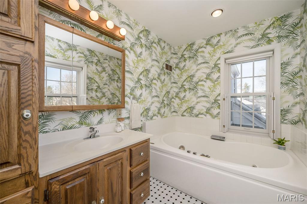 1140 South Geyer Road Kirkwood, MO 63122 - Photo 38 of 54