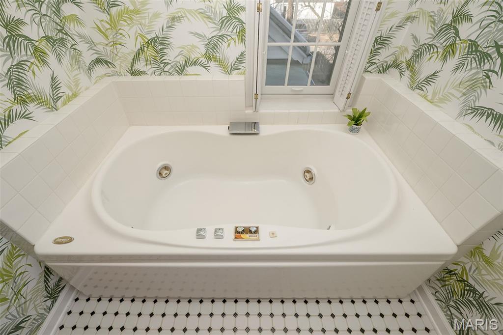 1140 South Geyer Road Kirkwood, MO 63122 - Photo 39 of 54