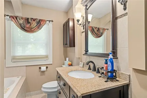 $585,000 | 1008 West 71st Terrace, Kansas City, MO 64114