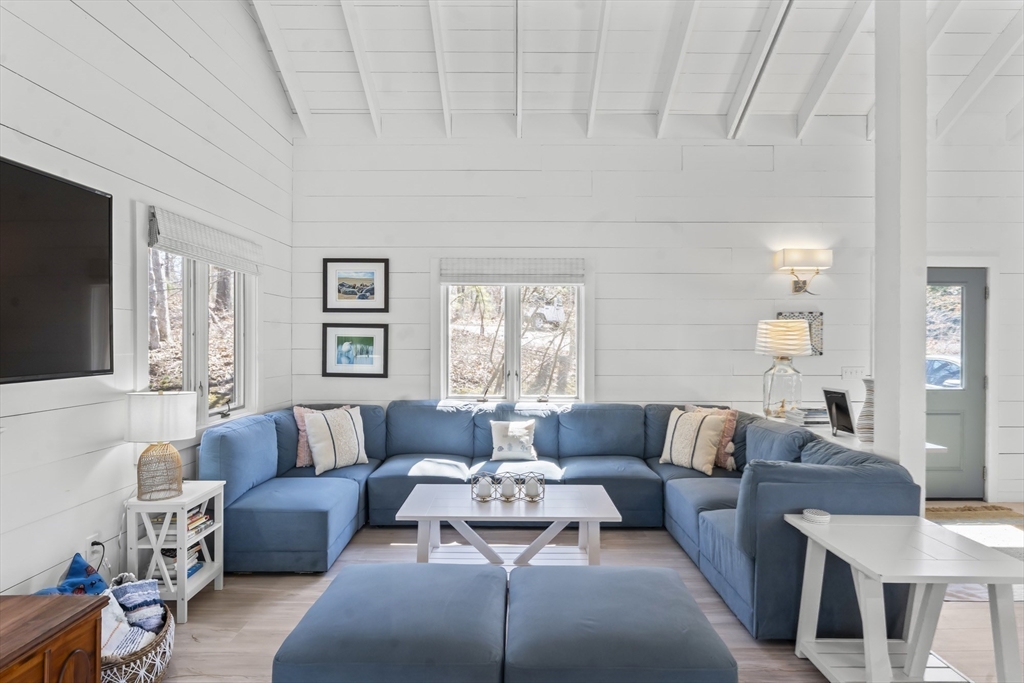 309 Barnes Road Oak Bluffs, MA 02557 - Photo 11 of 32