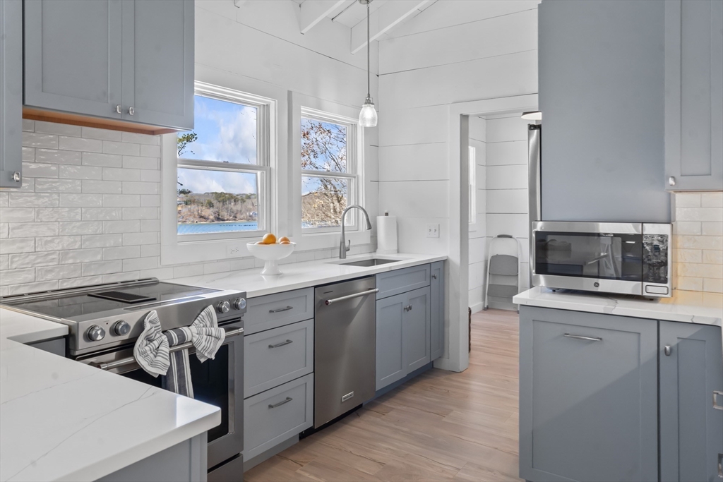 309 Barnes Road Oak Bluffs, MA 02557 - Photo 14 of 32