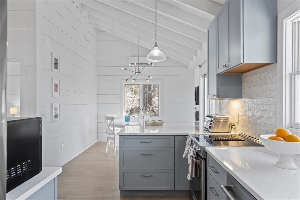309 Barnes Road Oak Bluffs, MA 02557 - Photo 17 of 32