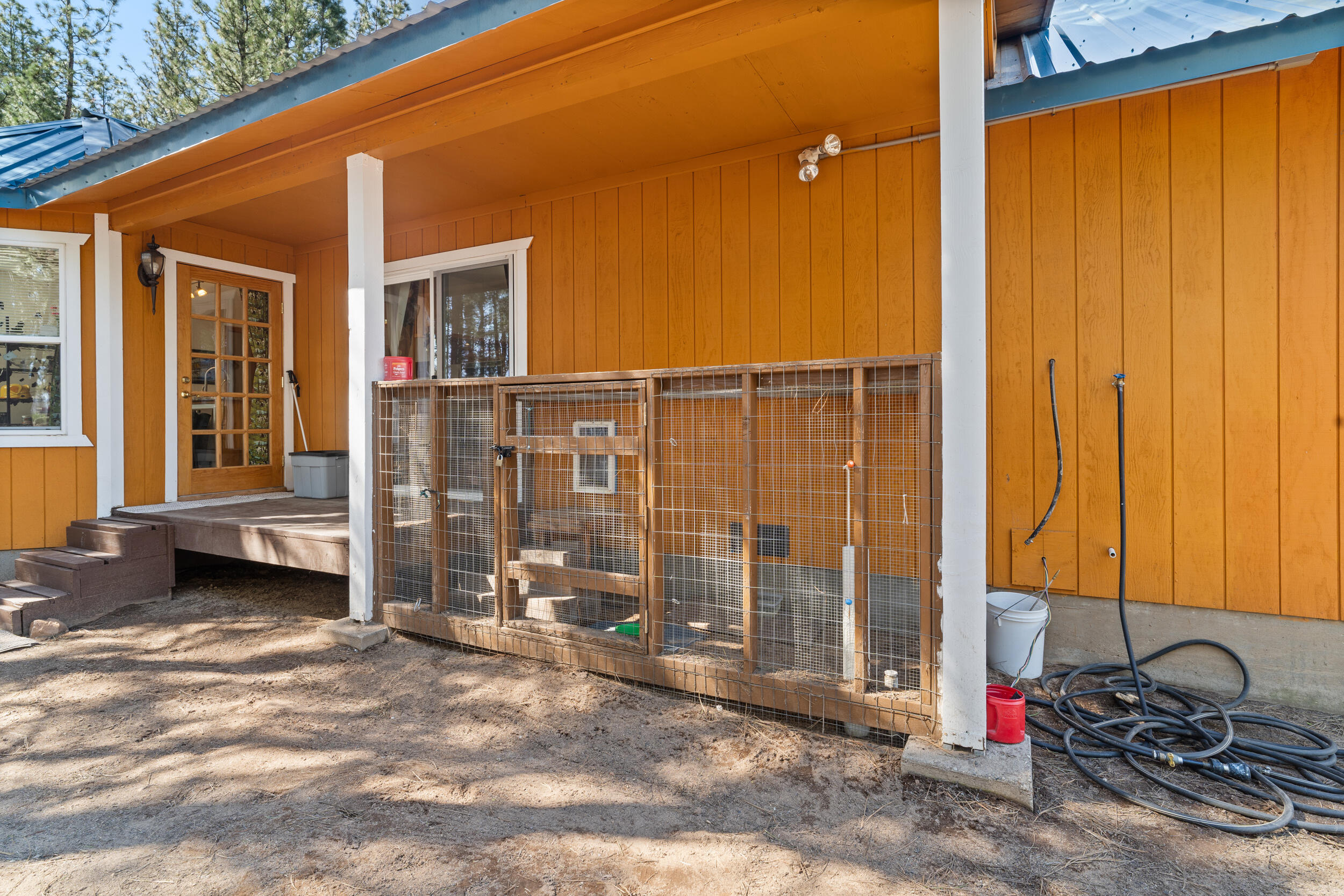27 Blackpine Way Bly, OR 97622 - Photo 25 of 35 Dog Kennel with doggie door