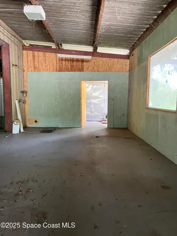 a view of empty room with window