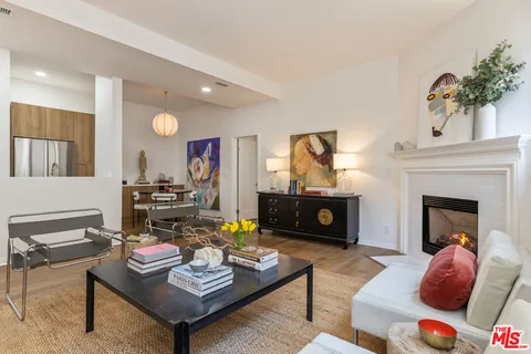 $1,149,000 | 511 San Vicente Boulevard, Unit 106, Santa Monica, CA 90402