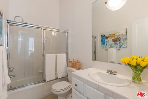 $1,149,000 | 511 San Vicente Boulevard, Unit 106, Santa Monica, CA 90402