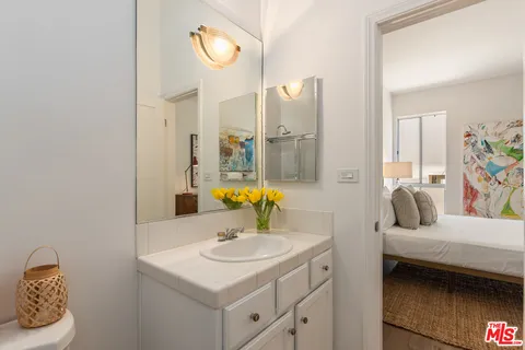 $1,149,000 | 511 San Vicente Boulevard, Unit 106, Santa Monica, CA 90402