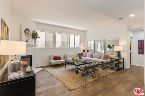 $1,149,000 | 511 San Vicente Boulevard, Unit 106, Santa Monica, CA 90402