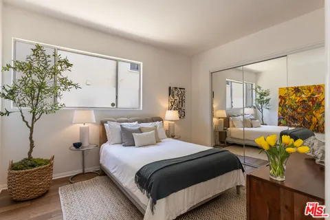 $1,149,000 | 511 San Vicente Boulevard, Unit 106, Santa Monica, CA 90402