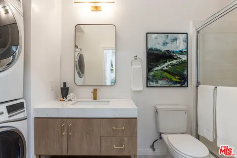 $1,149,000 | 511 San Vicente Boulevard, Unit 106, Santa Monica, CA 90402