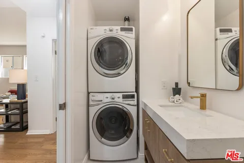 $1,149,000 | 511 San Vicente Boulevard, Unit 106, Santa Monica, CA 90402