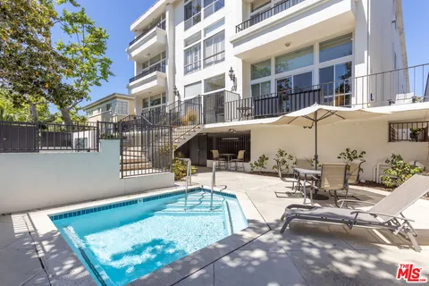 $1,149,000 | 511 San Vicente Boulevard, Unit 106, Santa Monica, CA 90402