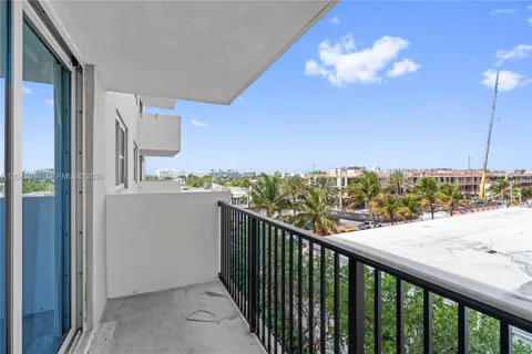 $665,000 | 9273 Collins Avenue, Unit 408, Surfside, FL 33154