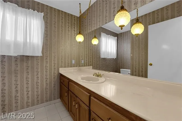 $2,299 | 2004 Canterbury Drive, Las Vegas, NV 89119