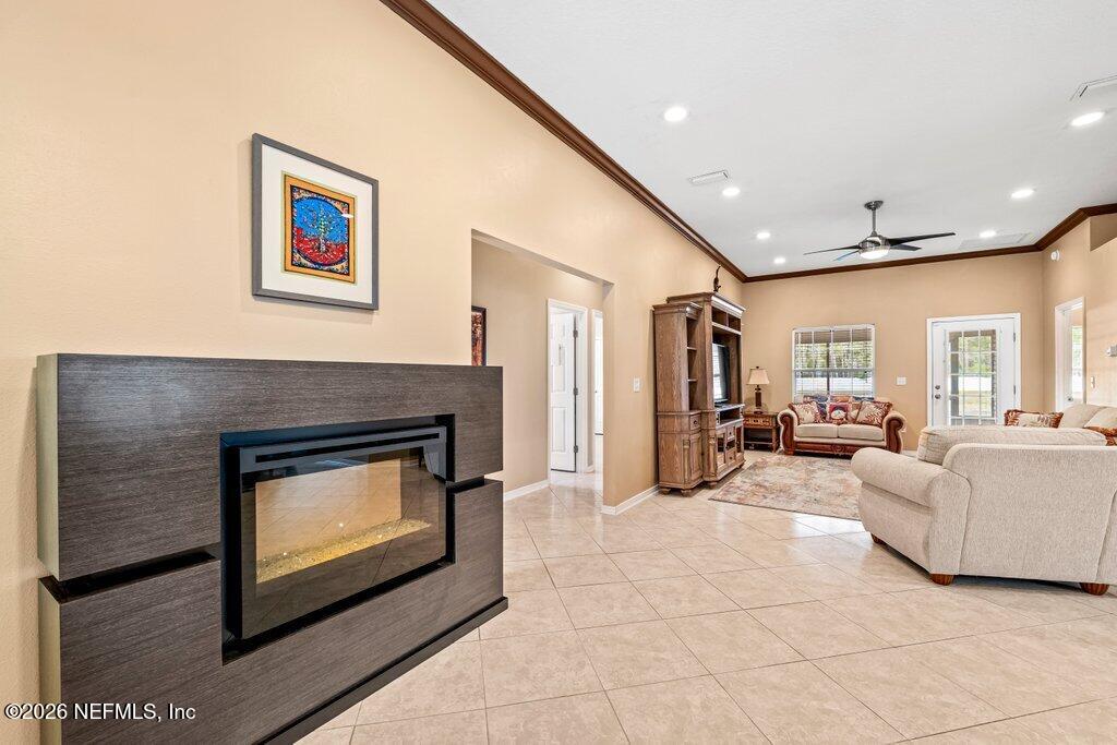 Foyer/Living Room