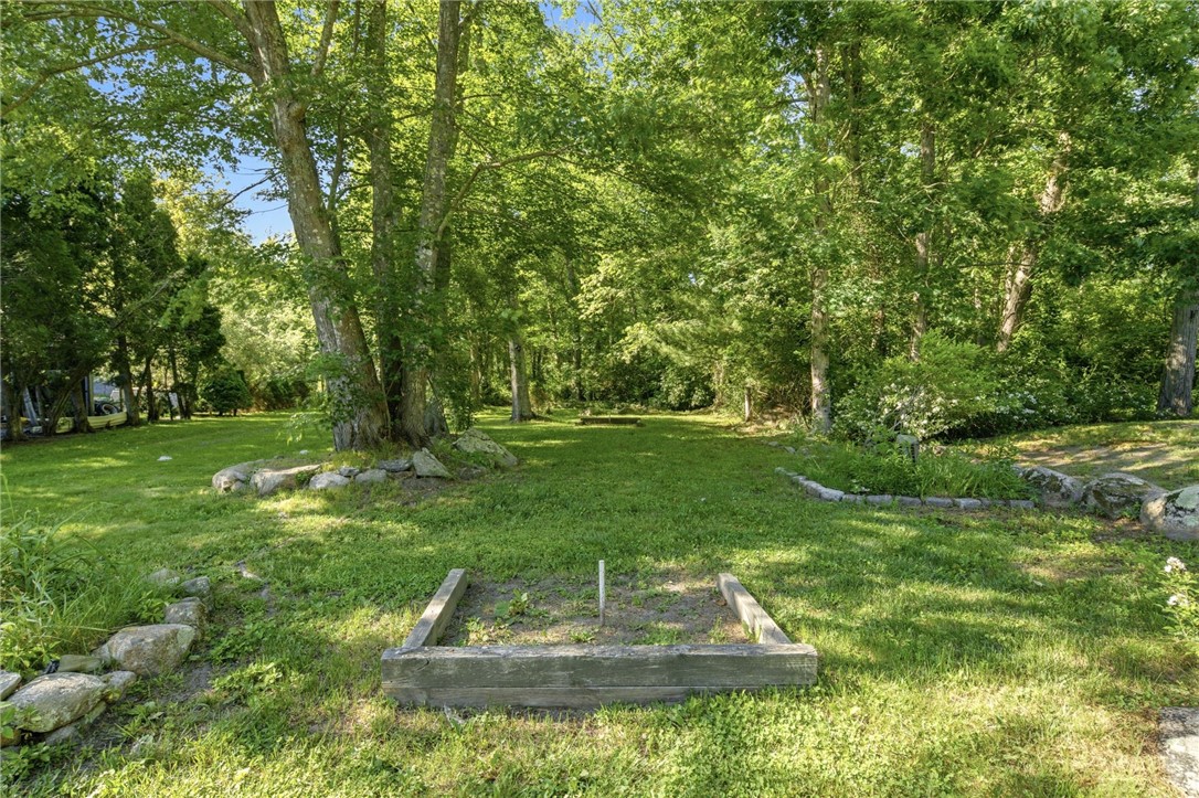 655 Saugatucket Road South Kingstown, RI 02879 - Photo 45 of 50 Horshshoes in the backyard