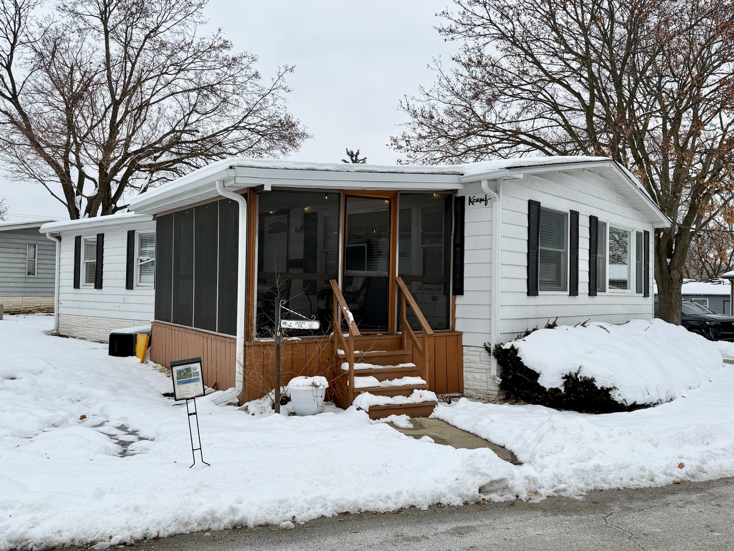114 Melbrooke Road Elgin, IL 60123 - Photo 3 of 19 a view of a house with a snow in the background
