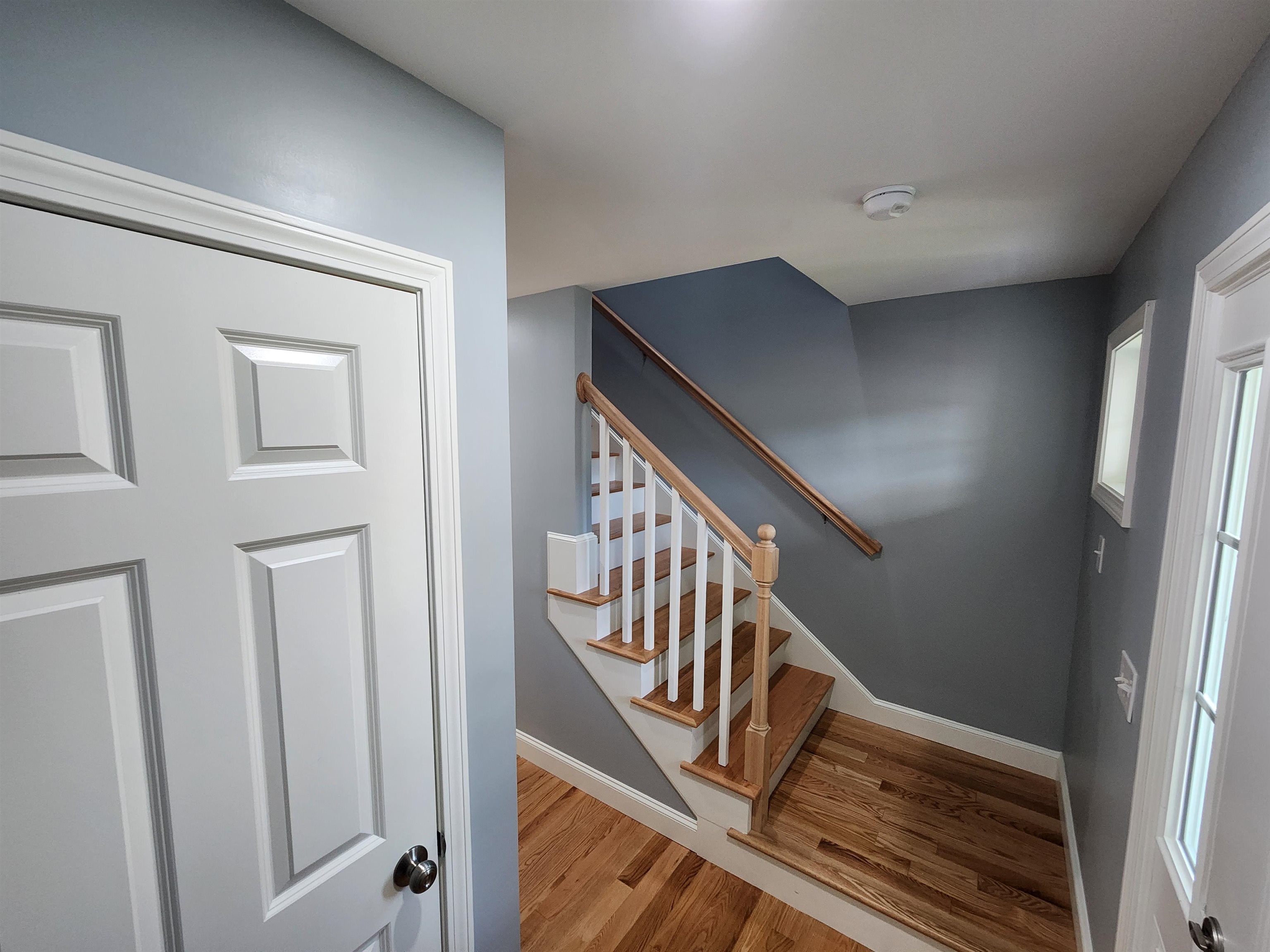 21 Library Street Hudson, NH 03051 - Photo 4 of 20