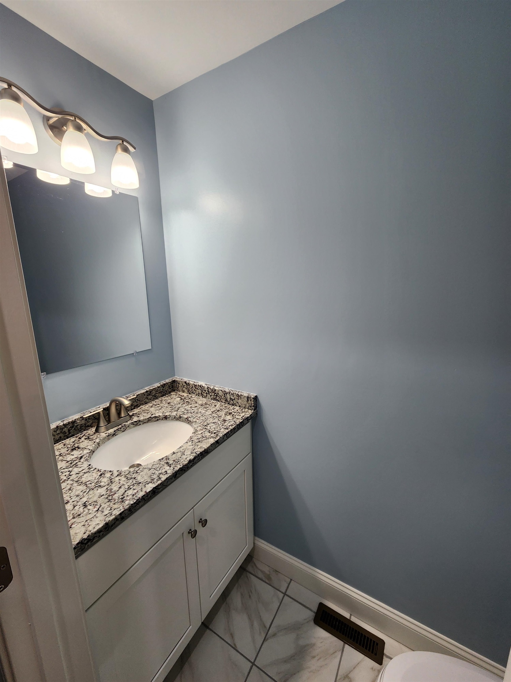 21 Library Street Hudson, NH 03051 - Photo 7 of 20