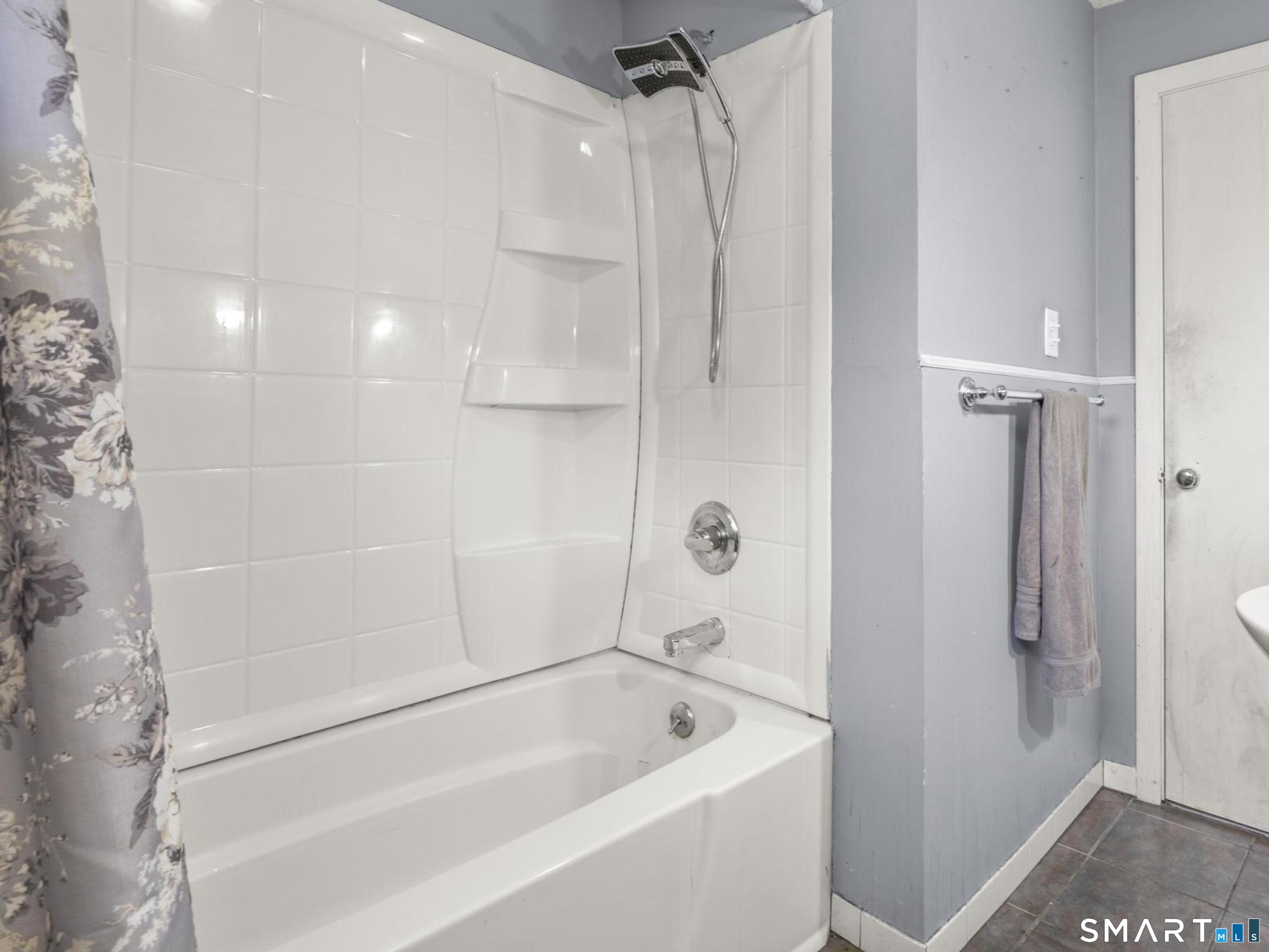 322 Pearl Lake Road Waterbury, CT 06706 - Photo 13 of 24