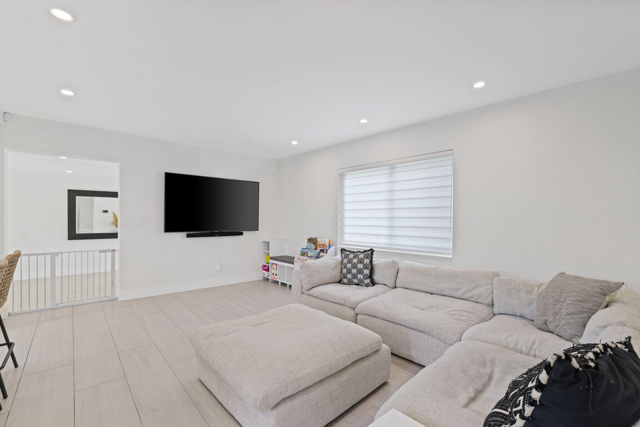 5830 Southwest 51st Terrace Miami, FL 33155 - Photo 11 of 62 5830 Southwest 51st Terr - 14.jpg-SMALL