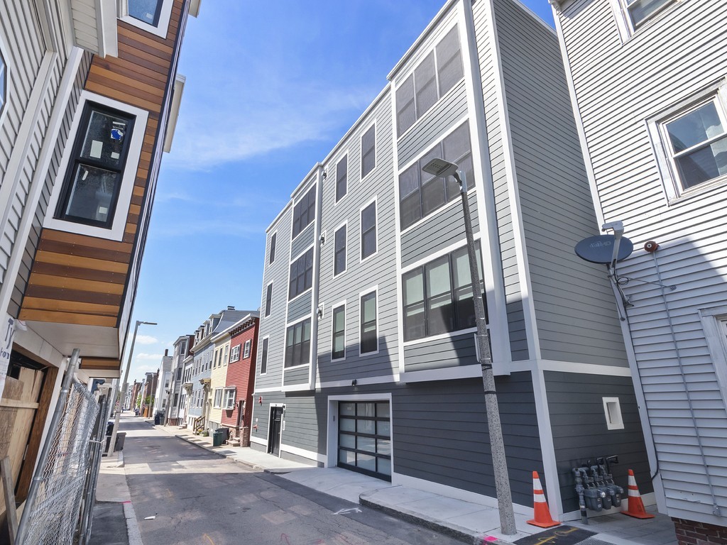 260 Gold Street, Unit 1 Boston, MA 02127 - Photo 16 of 16 a front view of a building