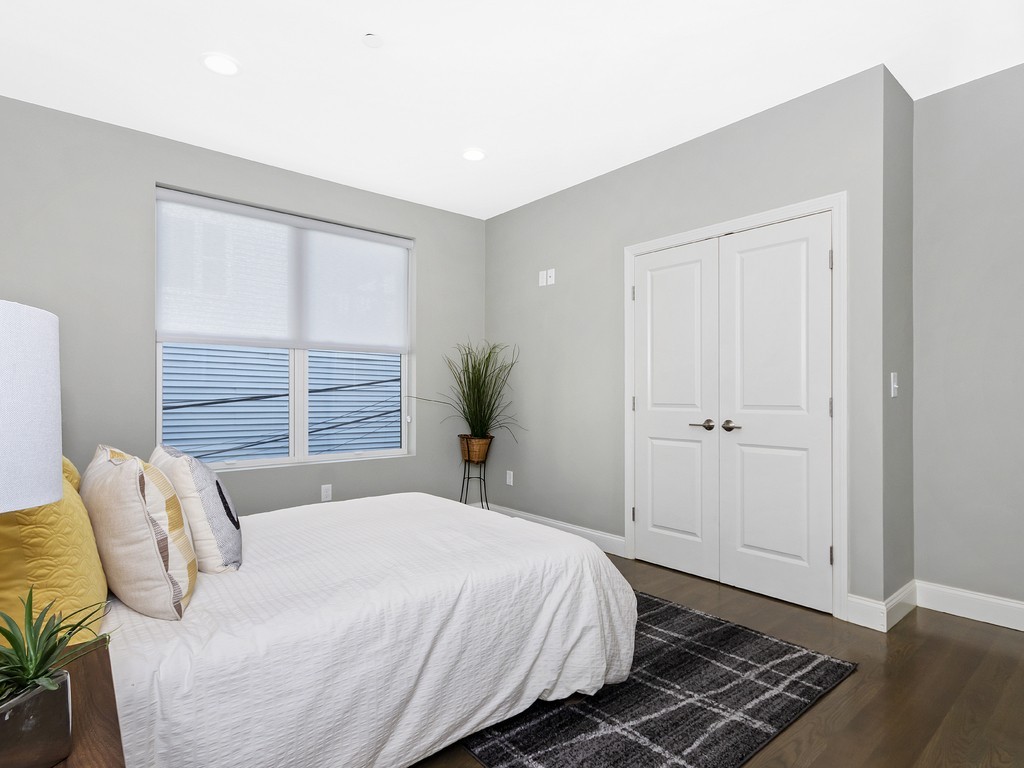 260 Gold Street, Unit 1 Boston, MA 02127 - Photo 10 of 16 a bedroom with a bed and window